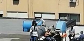 Palermo, grigliata sul tetto del palazzo: Codacons denuncia partecipanti per concorso in epidemia