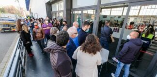 Palermo fiera: Codacons protesta per assembramenti e lunghe attese per vaccini Palermo fiera Codacons lunghe attese vaccini