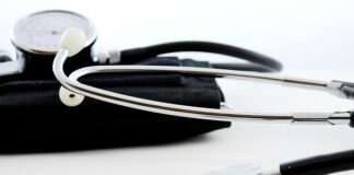 Cardiologo che esercita all’Asp di Palermo invoca campi di concentramento e camere a gas per non vaccinati Cardiologo Palermo invoca camere gas non vaccinati