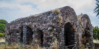 Aci Catena: abusi edilizi nell’area archeologica di Santa Venera al Pozzo abusi edilizi area archeologica