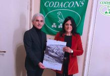 Catania: Tanasi incontra l’on. Marano della Commissione Antimafia e le regala una copia del calendario “Lampedusa – Pescatori di anime” Tanasi incontra Marano