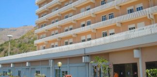 Cardiochirurgia pediatrica di Taormina: genitori in tenda, politica assente Cardiochirurgia pediatrica di Taormina