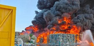 Catania, incendio alla zona industriale: il Codacons presenta esposto alla Procura per inquinamento ambientale incendio zona industriale