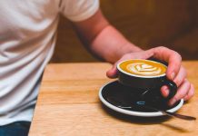 Caffè al bar: troppi pagano un espresso scadente. Il caffè è un diritto, non un lusso! Caffè al bar